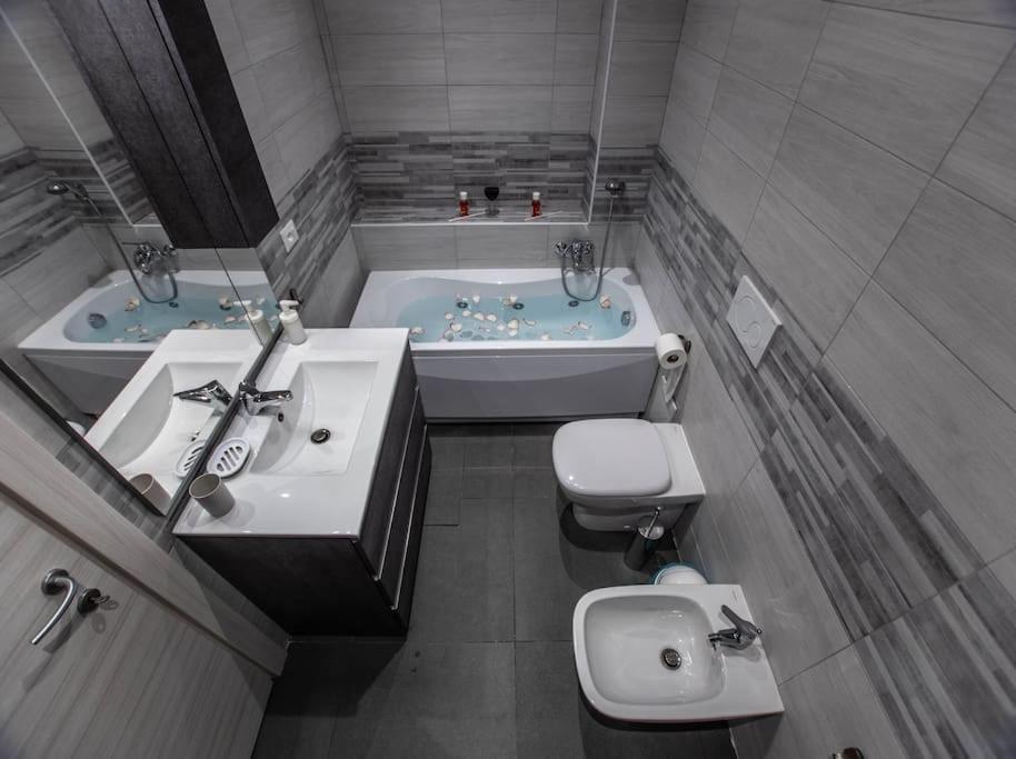 Modern Loft Center Of Turin + Jacuzzi 30M Metro Apartamento Collegno Exterior foto